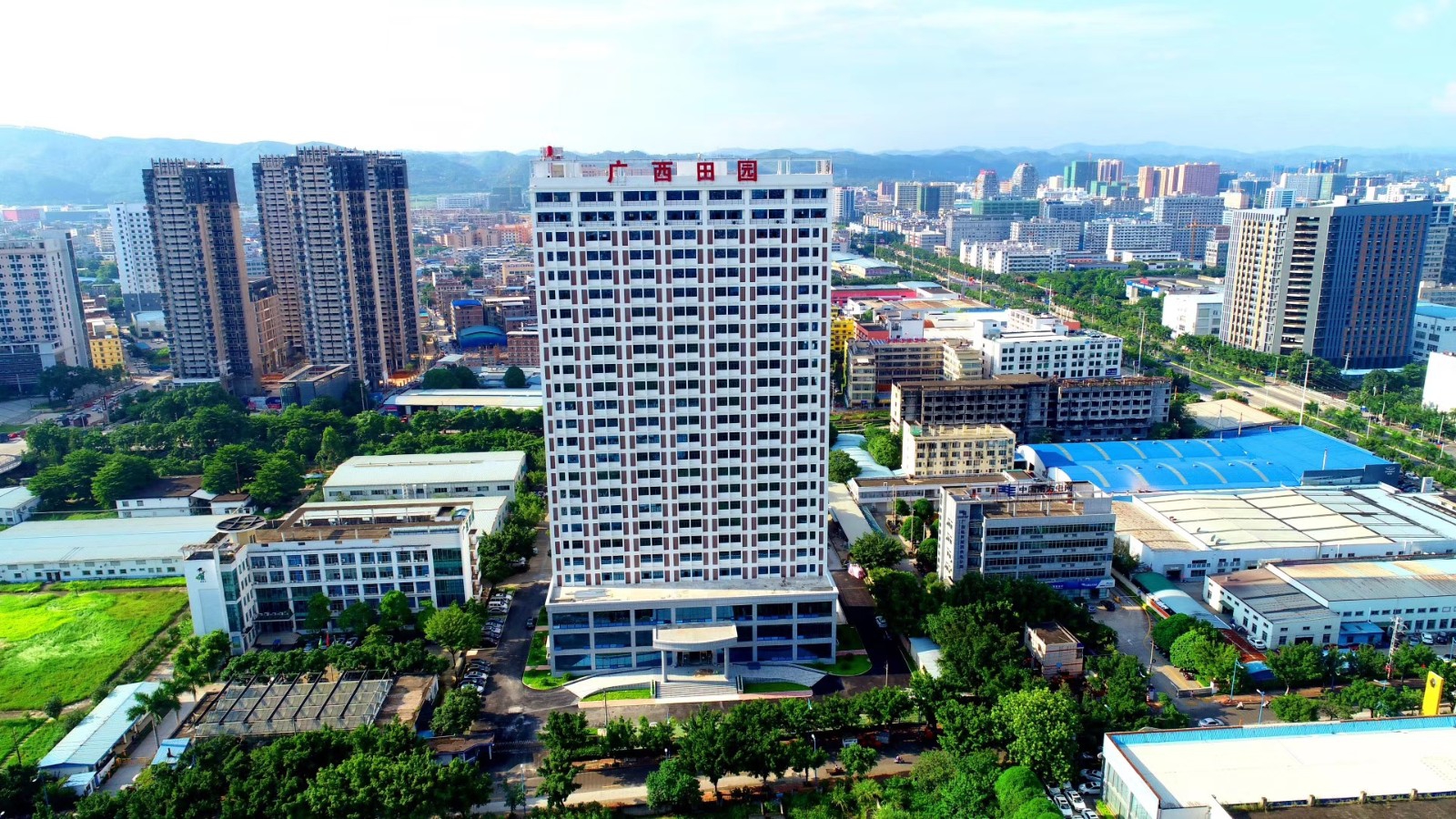 公司总部大楼.jpg