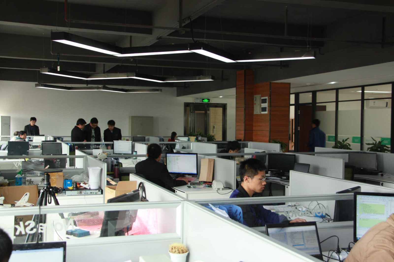 研发一部01.JPG