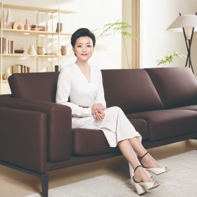 杨澜 白衣 品牌图.jpg