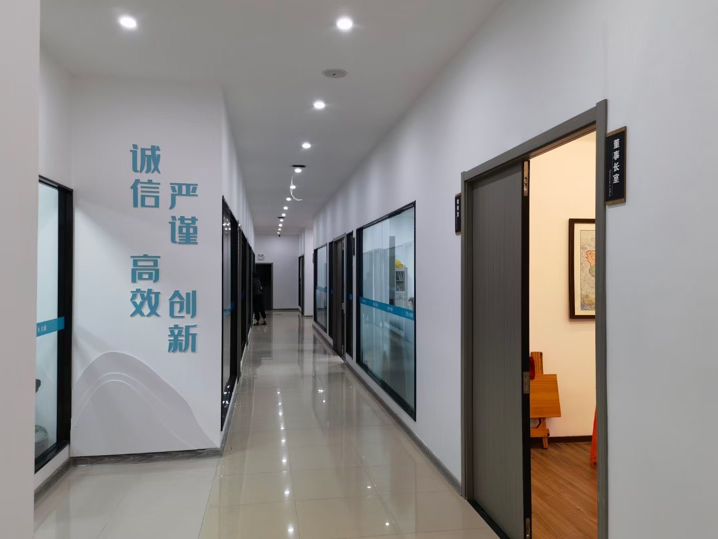 新公司走廊.jpg